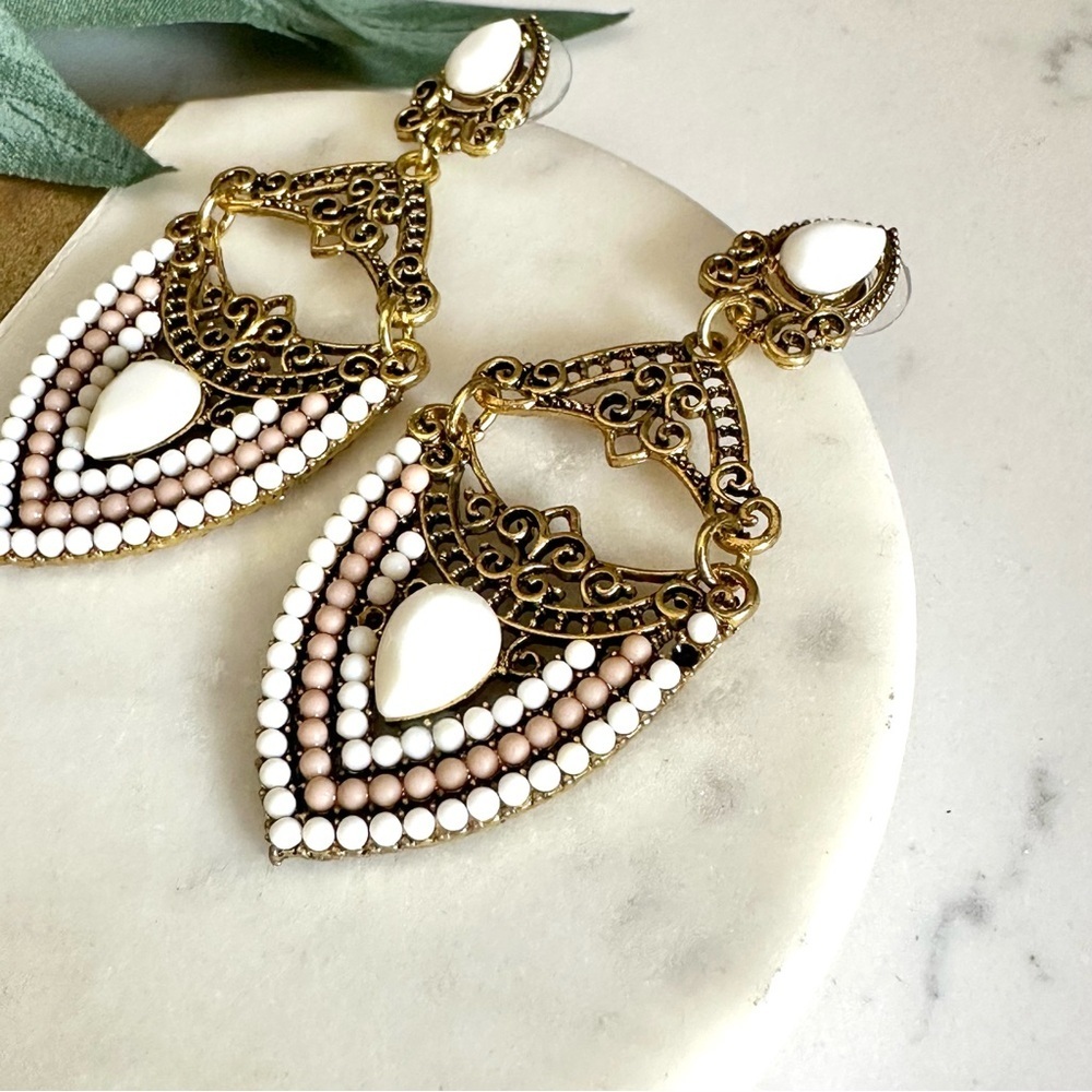 FLAW Art Deco Vintage Style Nouveau Elegance Gold White Chandelier Earrings NEW - Picture 2 of 6